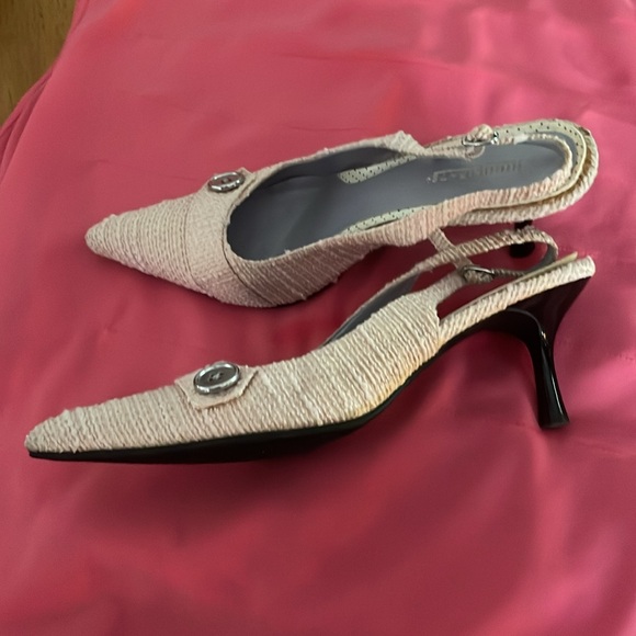 Baby pink sling back heels with pointed toes - Picture 5 of 9